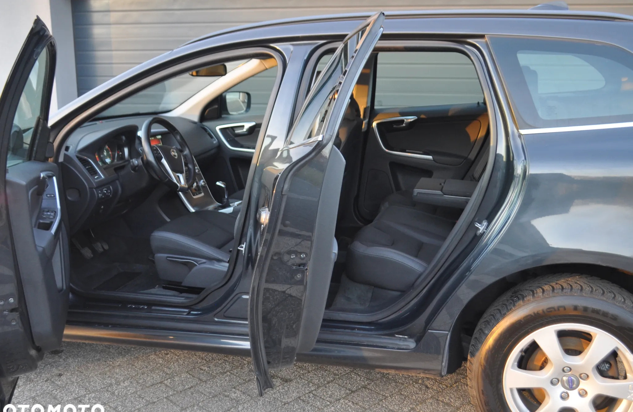 Volvo XC 60 cena 67500 przebieg: 184000, rok produkcji 2014 z Legnica małe 742